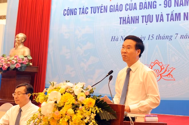 Đồng chí Võ Văn Thưởng phát biểu tại hội thảo.