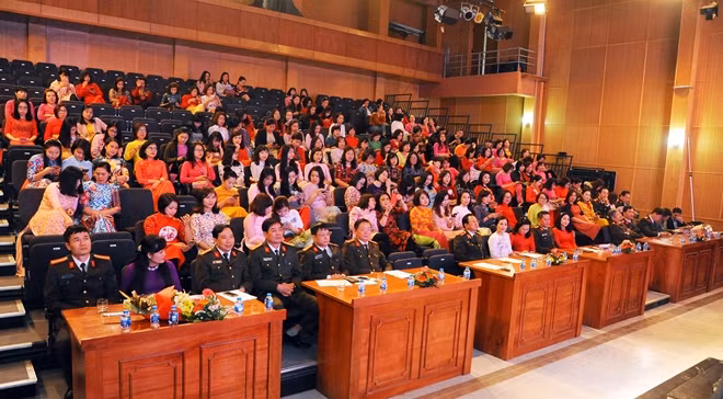 Các đại biểu tham dự hội nghị.