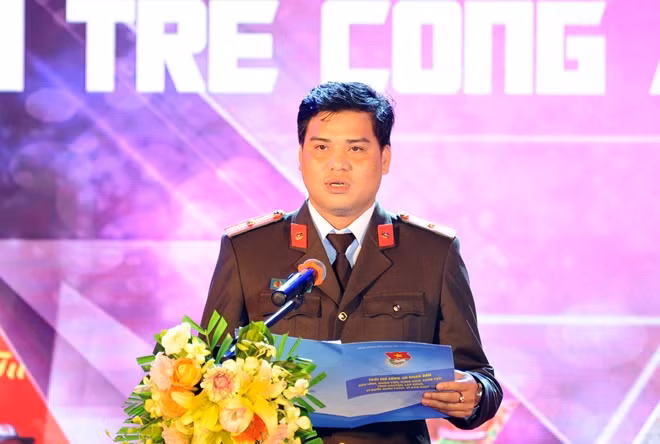 Thiếu tá Đồng Đức Vũ phát biểu tại chương trình.