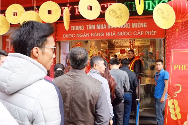Theo nhiều người, khoảng 9h tới 10h là giờ " Vàng " trong ngày Thần Tài.