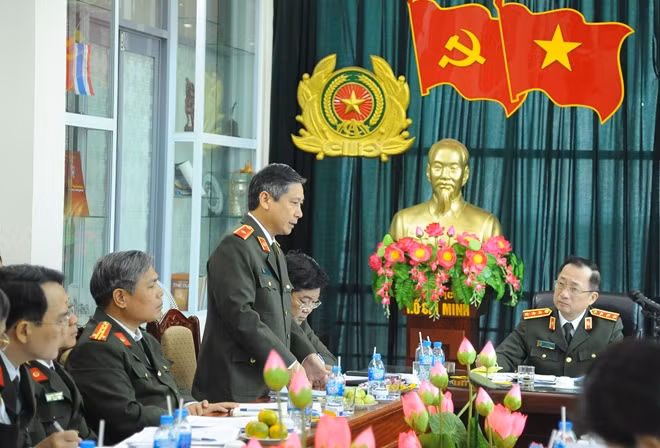 Các đại biểu tham gia ý kiến thảo luận.