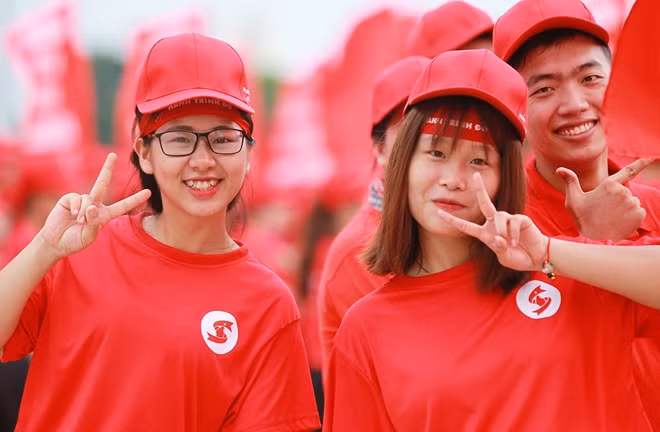 Nghìn người xếp hình kêu gọi hiến máu tri ân ảnh 1