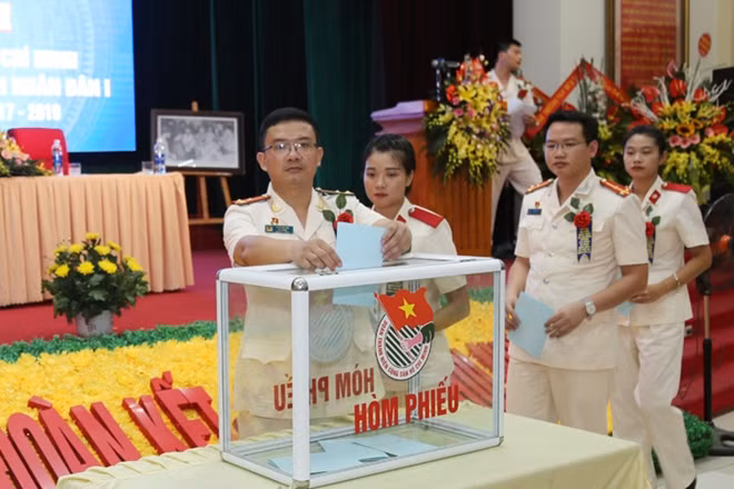 Tại đại hội, các đại biểu đã bầu Ban Chấp hành khóa mới và đoàn đại biểu đi dự Đại hội Đoàn Thanh niên Tổng cục Chính trị CAND lần thứ IX.