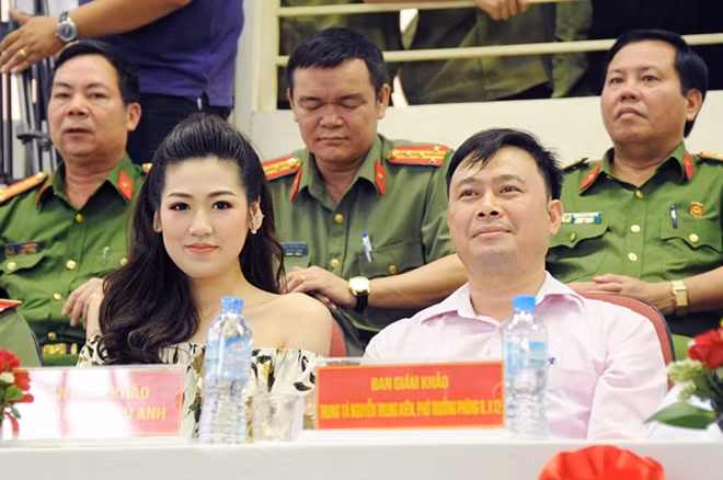 Năm nay Liên hoan dân vũ đón chào sự xuất hiện của Á hậu Tú Anh.