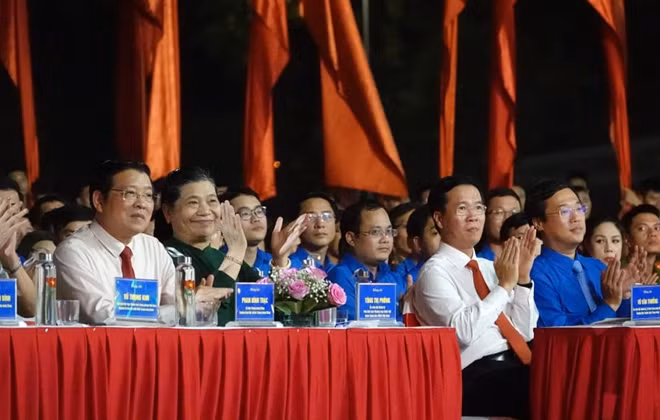 Các đại biểu tham dự chương trình.