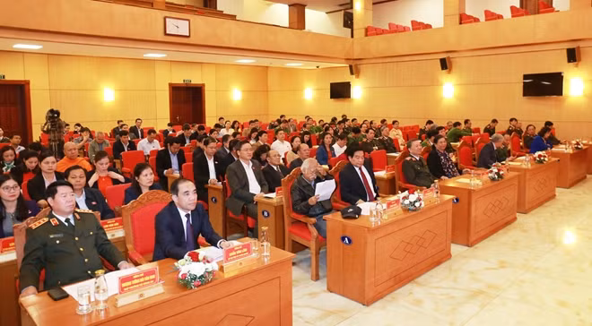 Các đại biểu tham dự buổi lễ.