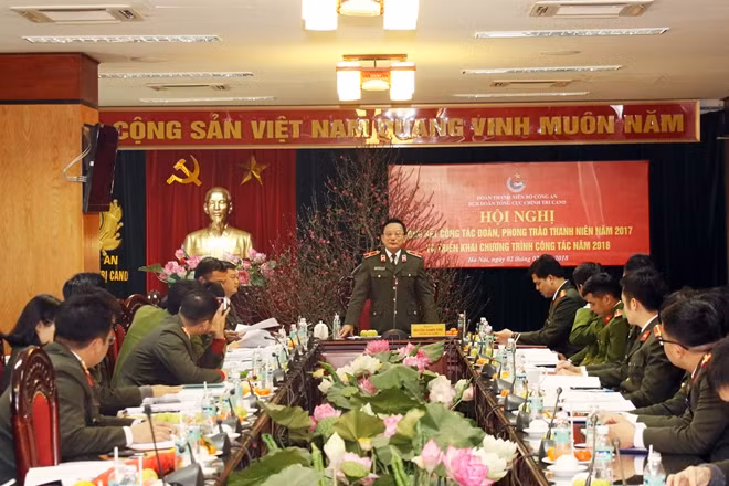 Thiếu tướng Nguyễn Quang Chữ phát biểu tại Hội nghị.