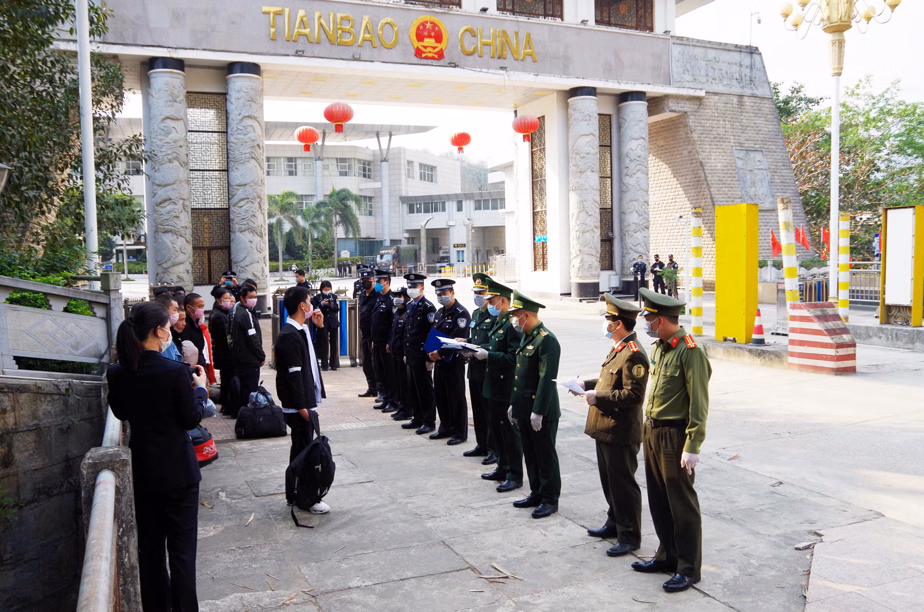 Công an Hà Giang phối hợp tiếp nhận công dân do Trung Quốc trao trả