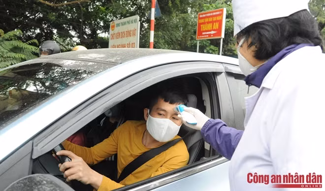 Người dân sẽ được các cán bộ ở chốt tuyên truyền để thực hiện nghiêm túc Chỉ thị của Chính phủ...