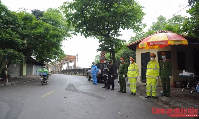 30 chốt được thành lập tại các tuyến đường trọng điểm.