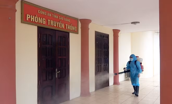 Công tác kiểm soát, phòng chống dịch bệnh được triển khai mạnh mẽ tại các đơn vị trong Công an tỉnh.