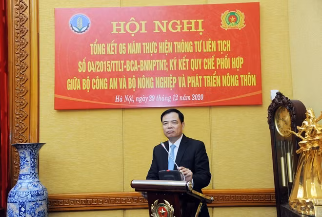 Bộ trưởng Bộ NN&PTNT Nguyễn Xuân Cường phát biểu tại hội nghị.