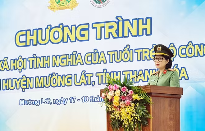 Đại tá Ngô Hoài Thu phát biểu tại buổi lễ.
