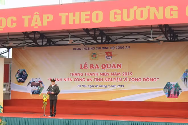 Thiếu tá Đồng Đức Vũ phát biểu tại buổi Lễ ra quân.