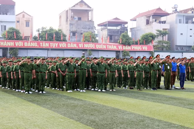 Và cùng thực hiện Nghi lễ chào cờ sáng, hát quốc ca