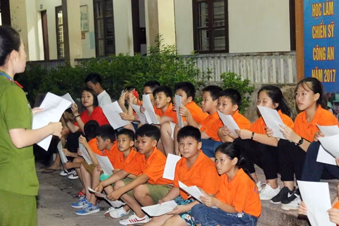 Được tập hát các bài hát ca ngợi tình yêu quê hương, đất nước.