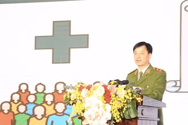 Thứ trưởng Nguyễn Duy Ngọc phát biểu, báo cáo khái quát quá trình triển khai 2 dự án.