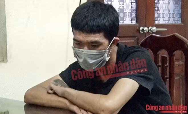 Tiến và Tuấn Anh tại Cơ quan CSĐT.
