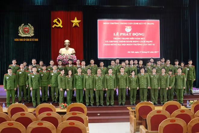 Các đại biểu tham dự buổi lễ.
