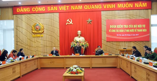 Quang cảnh buổi làm việc.