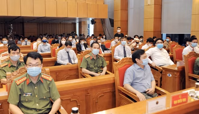 Các đại biểu tham dự buổi lễ.