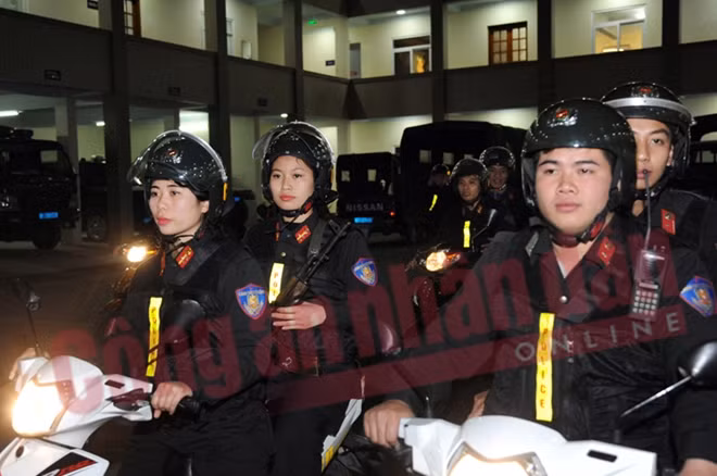 Họ tham gia cùng các Tổ công tác tuần tra kiểm soát mỗi tối.