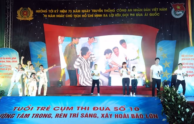 Các đội tuyển thể hiện sự sáng tạo, đổi mới, trẻ trung giới thiệu về đơn vị của mình và các thành viên trong Đội.