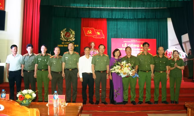 Thứ trưởng Nguyễn Văn Thành và các đại biểu dự buổi Lễ.