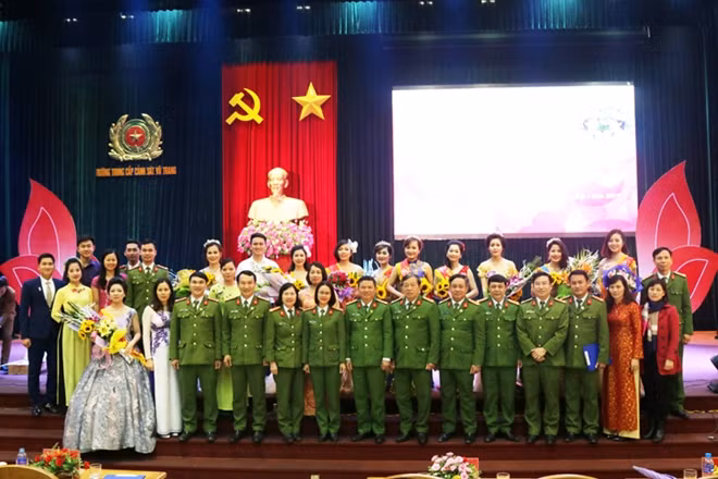 Ban Tổ chức và các thí sinh dự thi.
