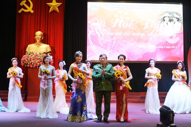 Và hai thí sinh thông minh, tài năng không kém để trao giải Nhì.