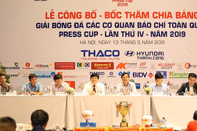 Quang cảnh buổi họp báo.