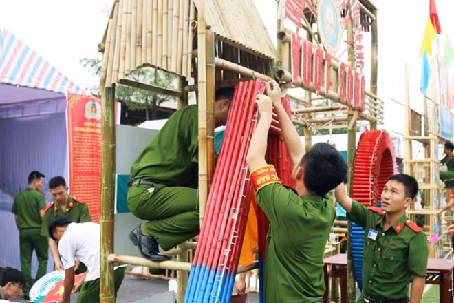 Cuộc thi Hội trại truyền thống.