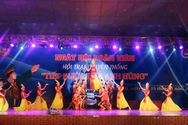 Với các bài hát về truyền thống về Đoàn Thanh niên...