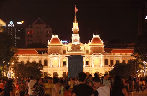 UBND TP lung linh trong đêm