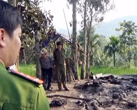 Hiện trường căn chòi cháy rụi.