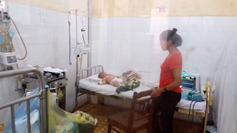 Cháu Lý Anh Phước đang được điều trị cách ly tại Bệnh viện Đa khoa tỉnh Đắk Lắk.