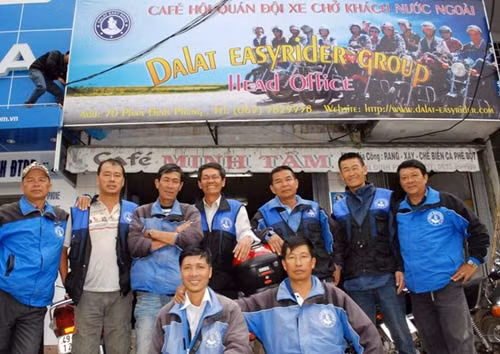 Hội quán cả Đội xe ôm chuyên chở khách Tây. Hội quán cả Đội xe ôm chuyên chở khách Tây.