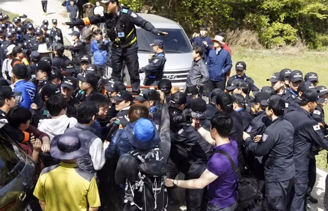 Hàng trăm người dân Hàn Quốc đã biểu tình phản đối việc triển khai THAAD. Ảnh: Yonhap