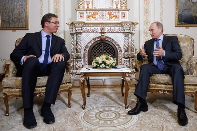 Thủ tướng Serbia Vucic (trái) đang hội kiến với Tổng thống Nga Putin