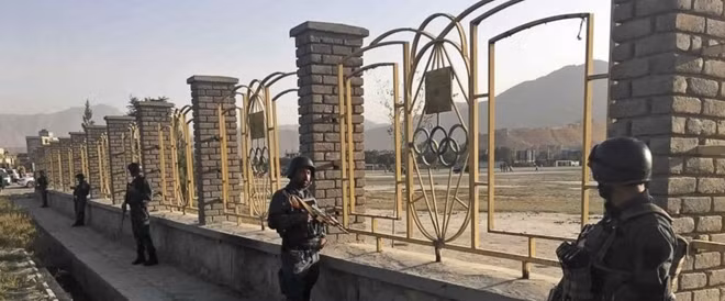 Cảnh sát Afghanistan bảo vệ hiện trường sau khi vụ án đặc biệt nghiêm trong xảy ra. Ảnh: AP