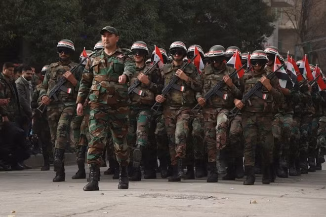 Quân đội Syria diễu binh kỷ niệm giải phóng Aleppo. Ảnh: SANA