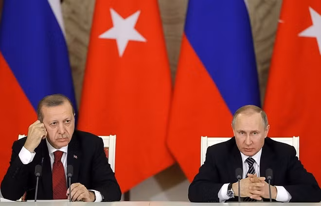 Tổng thống Thổ Nhĩ Kỳ Erdogan (trái) và Tổng thống Nga Putin