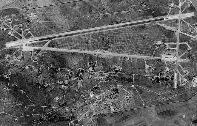 Căn cứ không quân Syria Shayat tan hoang sau vụ tấn công tên lửa của Mỹ