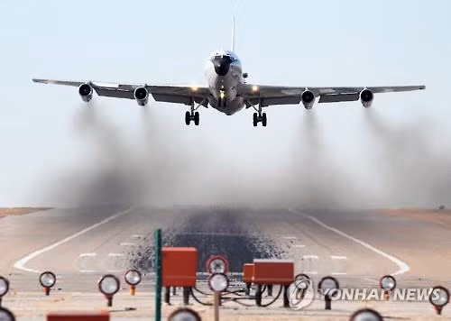 Máy bay phát hiện hạt nhân WC-135 Constant Phoenix (Ảnh: Yonhap)