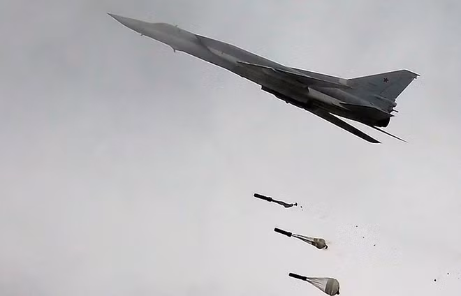 Máy bay ném bom Tu-22SM3 ném bom tiêu diệt IS ở Syria. Ảnh: TASS