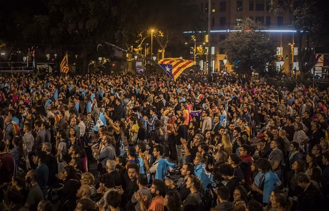 90% người dân Catalan hôm 1-10 đã bỏ phiếu trưng cầu độc lập tách khỏi Tây Ban Nha. Ảnh: AP