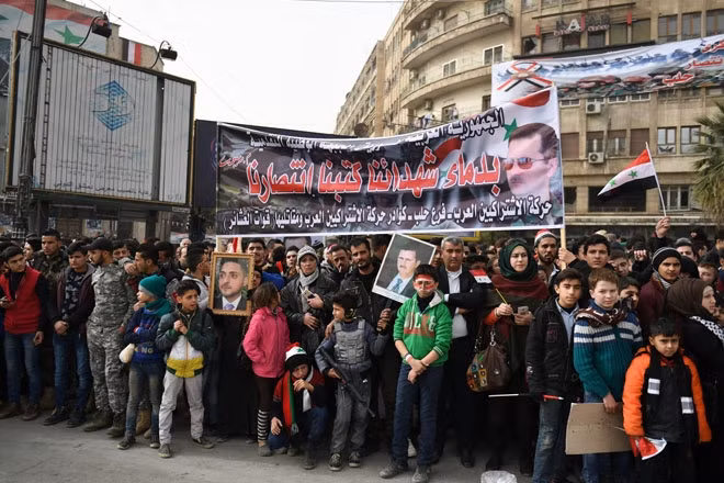 Hàng ngàn người dân Syria đã đổ về Aleppo kỷ niệm 1 năm giải phóng thành phố. Ảnh: SANA