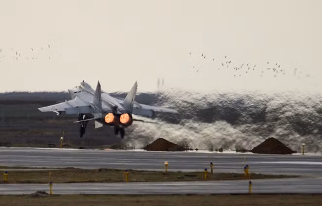 Máy bay phản lực đánh chặn MiG-31 Không quân Nga