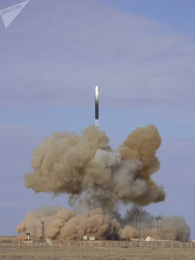 Vụ phóng tên lửa đạn đạo xuyên lục địa hạng nặng RS-18 từ trung tâm không gian Baikonur