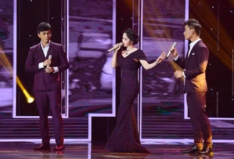 Các thí sinh lung linh trên sân khấu “Thần tượng Bolero” tối ngày 31/3.